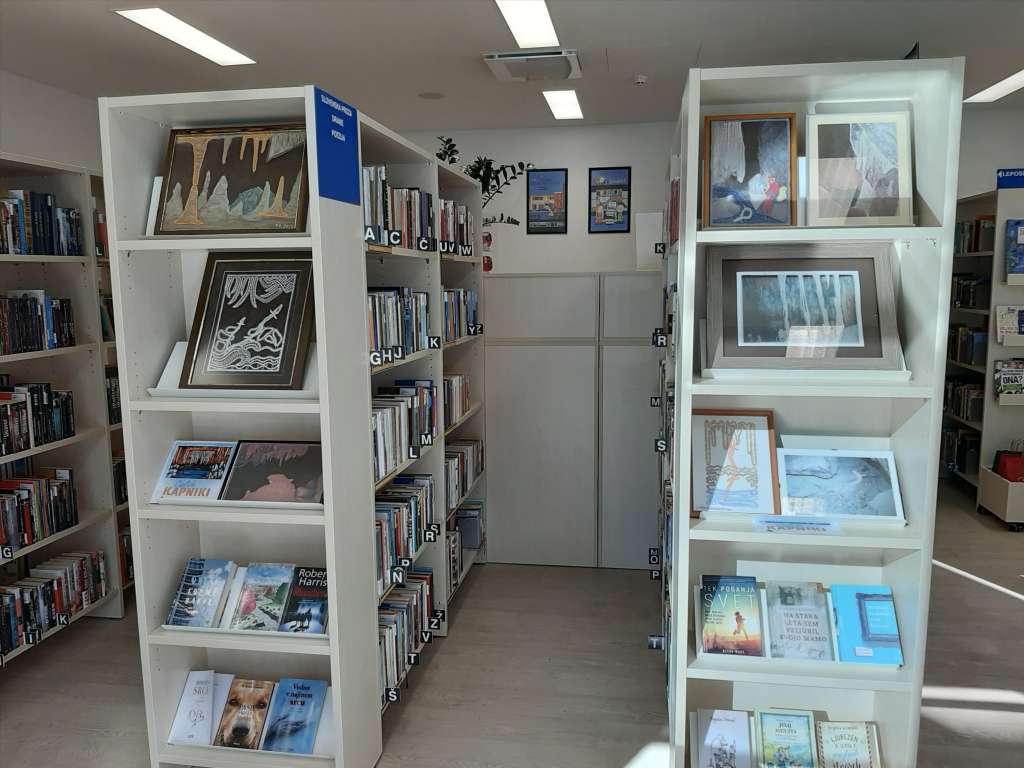 Čipkasti kapniki v krajevni knjižnici Ihan