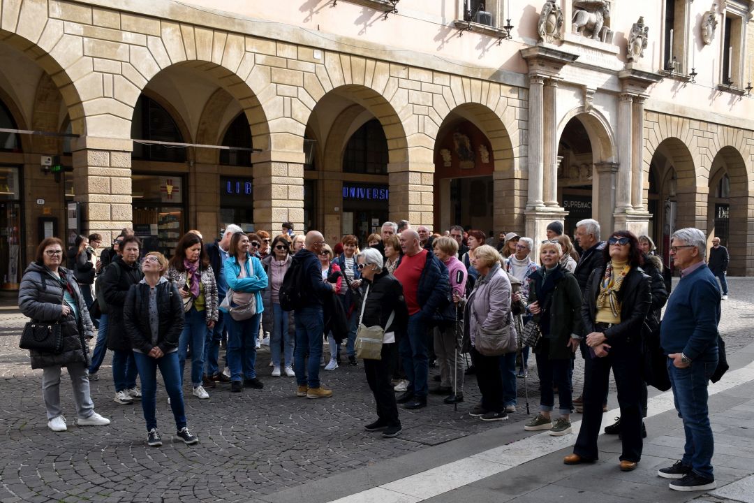 carobna-vzhodna-obala-gardskega-jezera-in-zanimiva-italijanska-zgodovinska-mesta