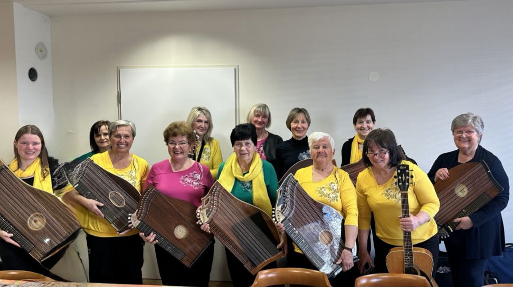 koncert-lipinih-citrark-in-kitaristk-za-stanovalce-doma-upokojencev-v-trzinu